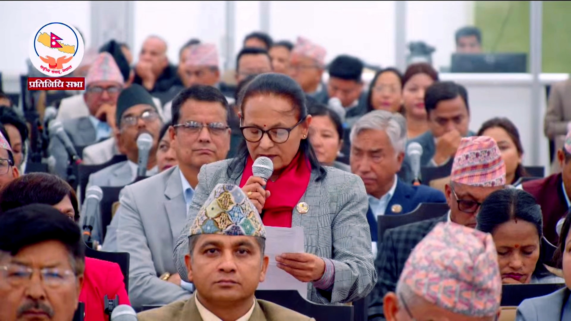 सांसद हमालको प्रश्न : प्रत्येक्ष र समानुपातिक निर्वाचन प्रणालीबाट आएका सांसदहरूबीच किन विभेद ?