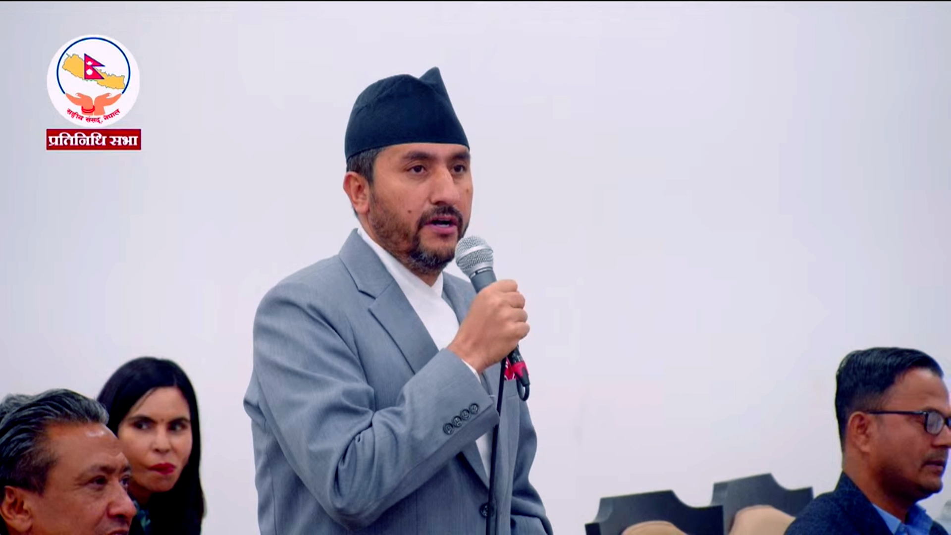 सांसद खरेलले भने : ‘संसदभित्र पुराना पातहरु हट्दै गएका छन्, नयाँ पालुवाहरु पलाउँदै आएका छन्’