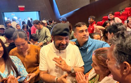 पहाड’ हेरेका दर्शकसँग कलाकार : ‘मन जितेको छ, आफ्नै कथा भन्नुभएको छ’