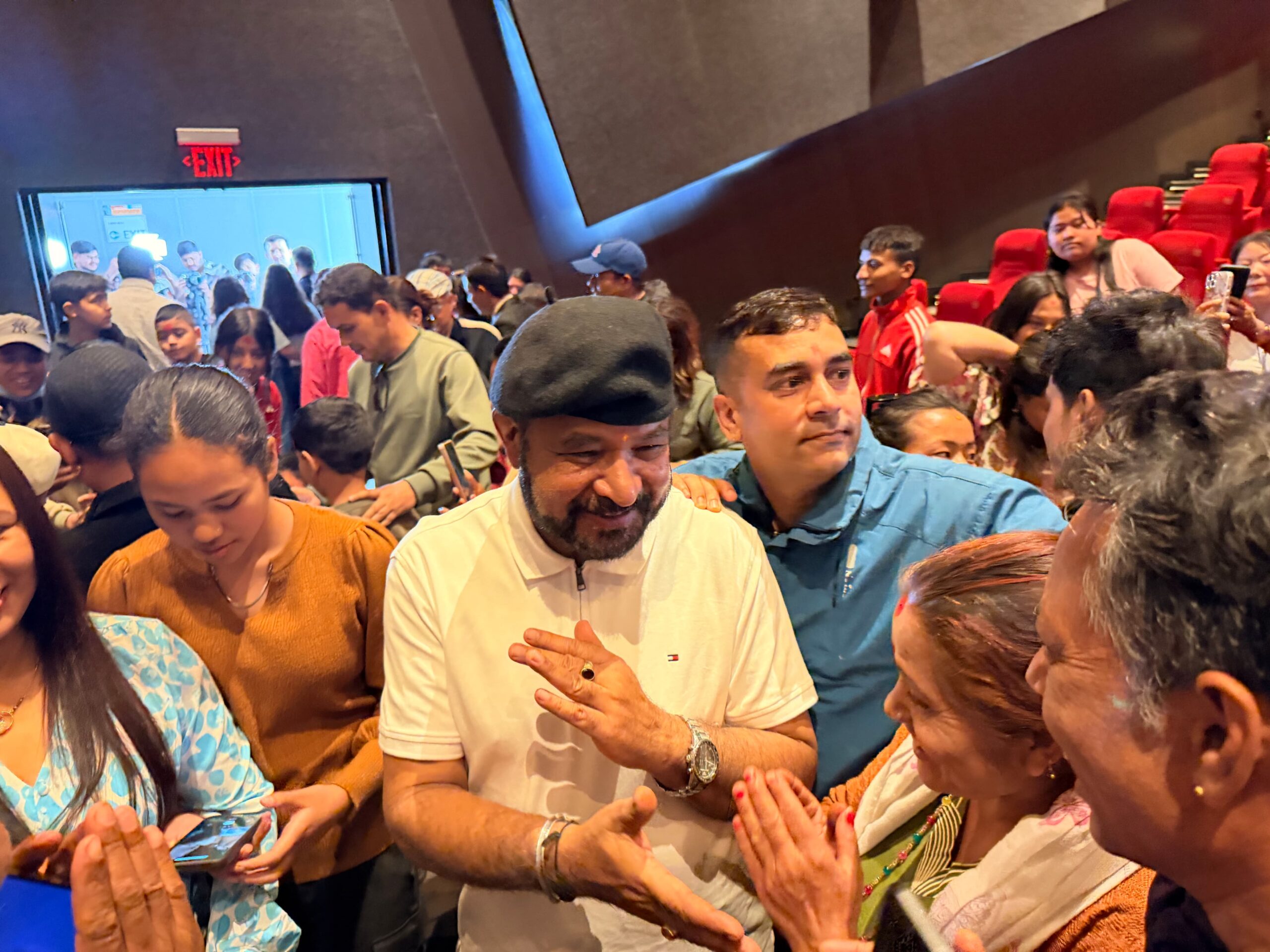 पहाड’ हेरेका दर्शकसँग कलाकार : ‘मन जितेको छ, आफ्नै कथा भन्नुभएको छ’