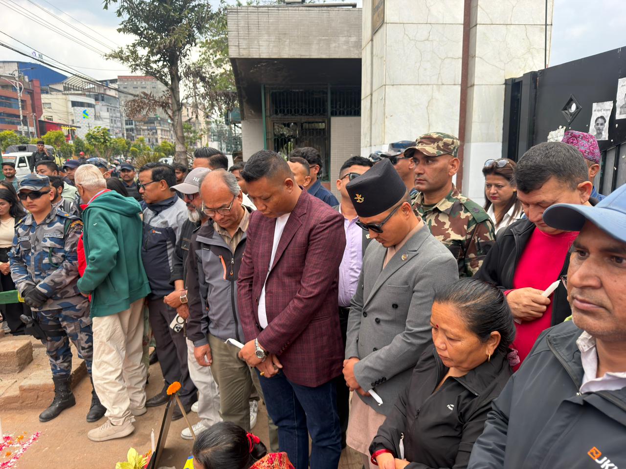 शहीदको सम्झनामा बानेश्वरमा दीप प्रज्वलन, गृहमन्त्री पनि सहभागि