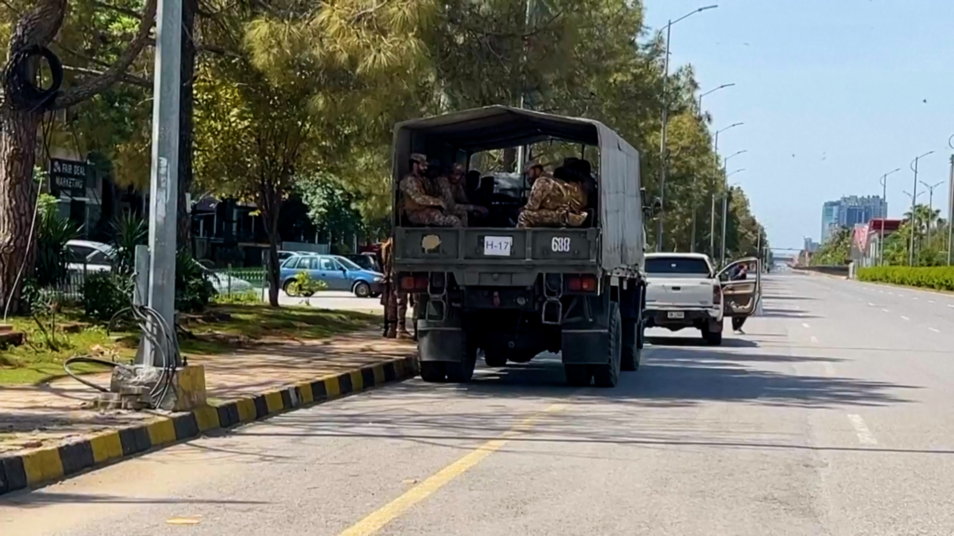 अमेरिका–इरान शान्ति वार्ता अघि इस्लामाबादका सडकहरुमा कडाइ